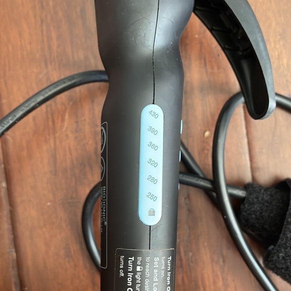 Bioionic long barrel 1.25 in curling iron - Picture 3 of 3